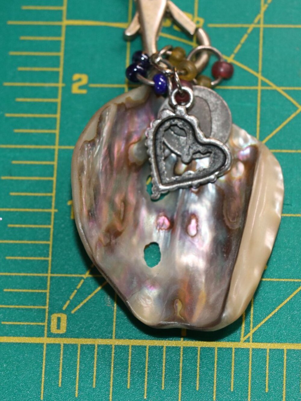 22" Silver Tone Chain with An Abalone Shell Shard - Picture 5 of 6